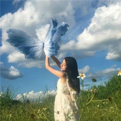 某影后之女直播带货翻车，学校展开调查，短时间内持续发酵