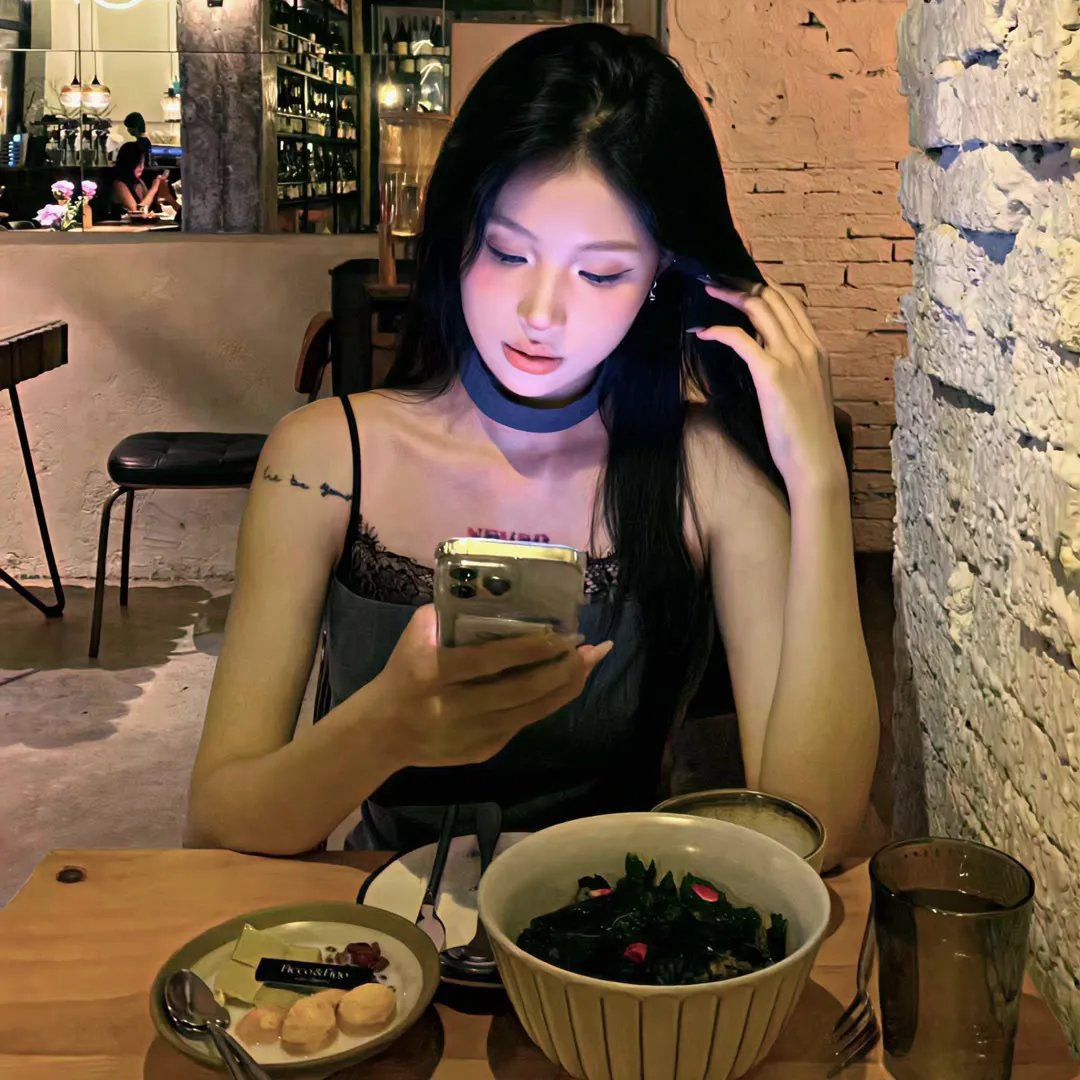 超模之女晒豪宅名表，被批炫富，连日来引热议